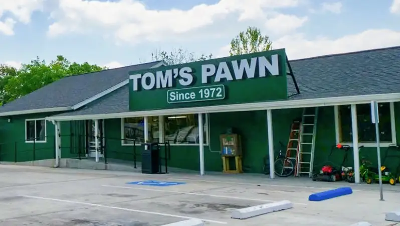 104P1341Q44141TY 417 W Mulberry St Angleton TX 77515 USA Tom s Pawn Shop