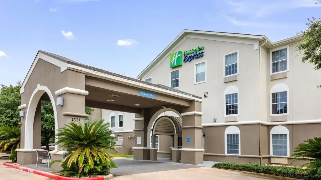 107F8180H56748RD 4321 I10 Columbus TX 78934 USA Holiday Inn Express Suites Columbus an IHG Hotel