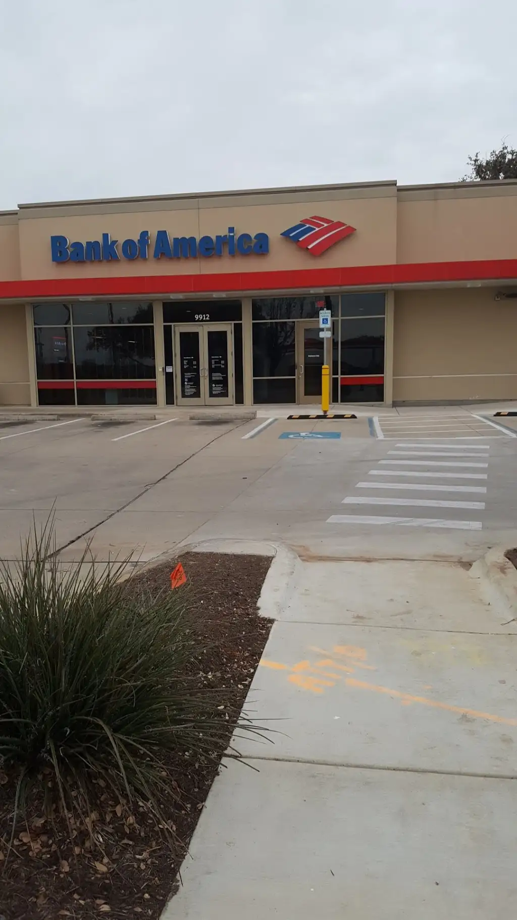 142P5588X51152NU 9912 Menchaca Rd Austin TX 78748 USA Bank of America Lobby Service Only