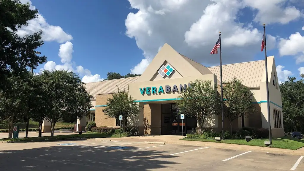 192Z5669R70552UQ 739 E Tyler St Athens TX 75751 USA VeraBank