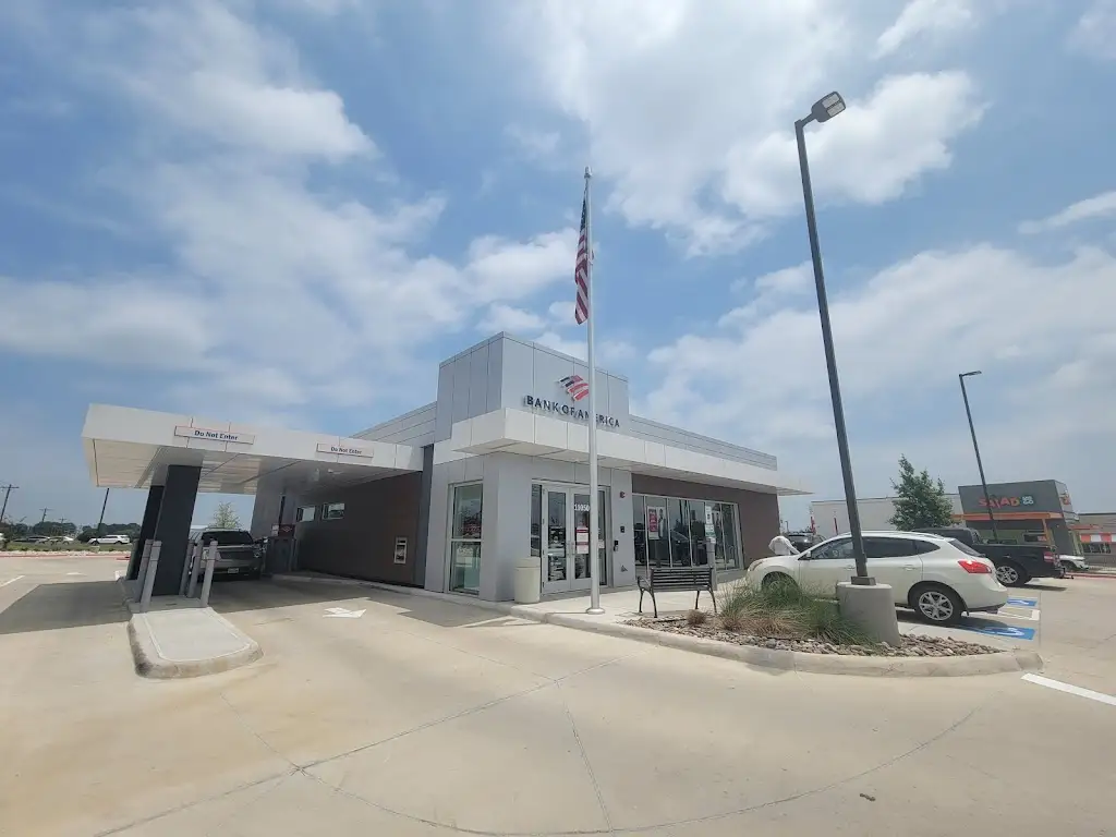 249I6135Z43048FN 11050 US380 Cross Roads TX 76227 USA Bank of America with Drive thru ATM