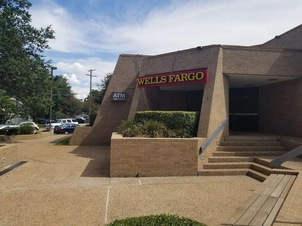 256P3742C91721AO 1601 W 35th St Austin TX 78703 USA Wells Fargo Bank