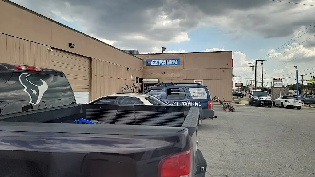 381S6789A47427IH 830 S WW White Rd San Antonio TX 78220 USA EZPAWN