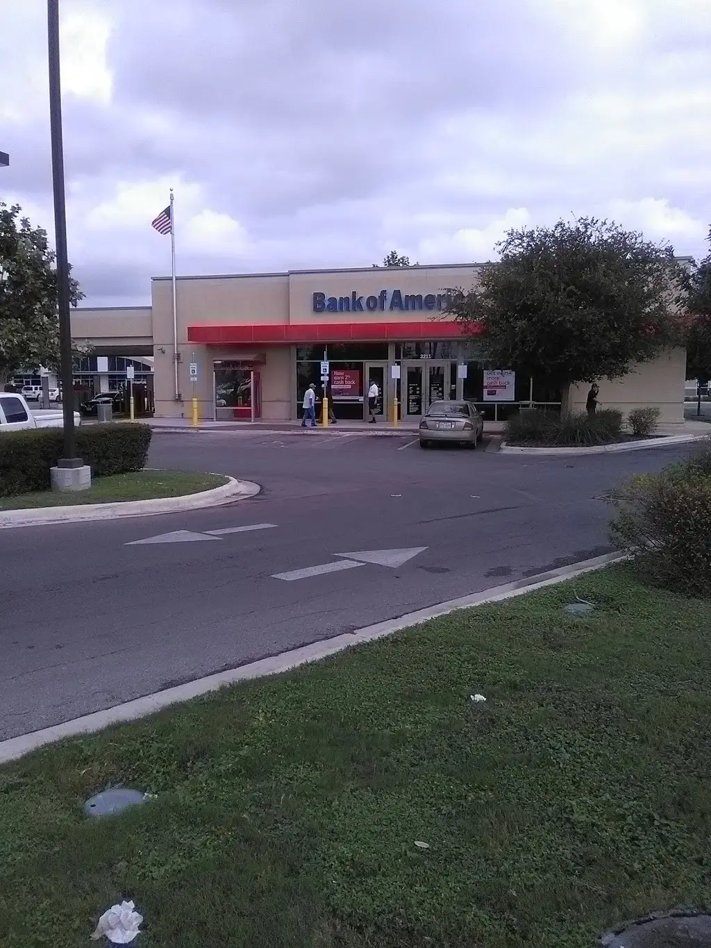 382E4826F37341SG 3211 SW Military Dr San Antonio TX 78211 USA Bank of America with Drive thru ATM