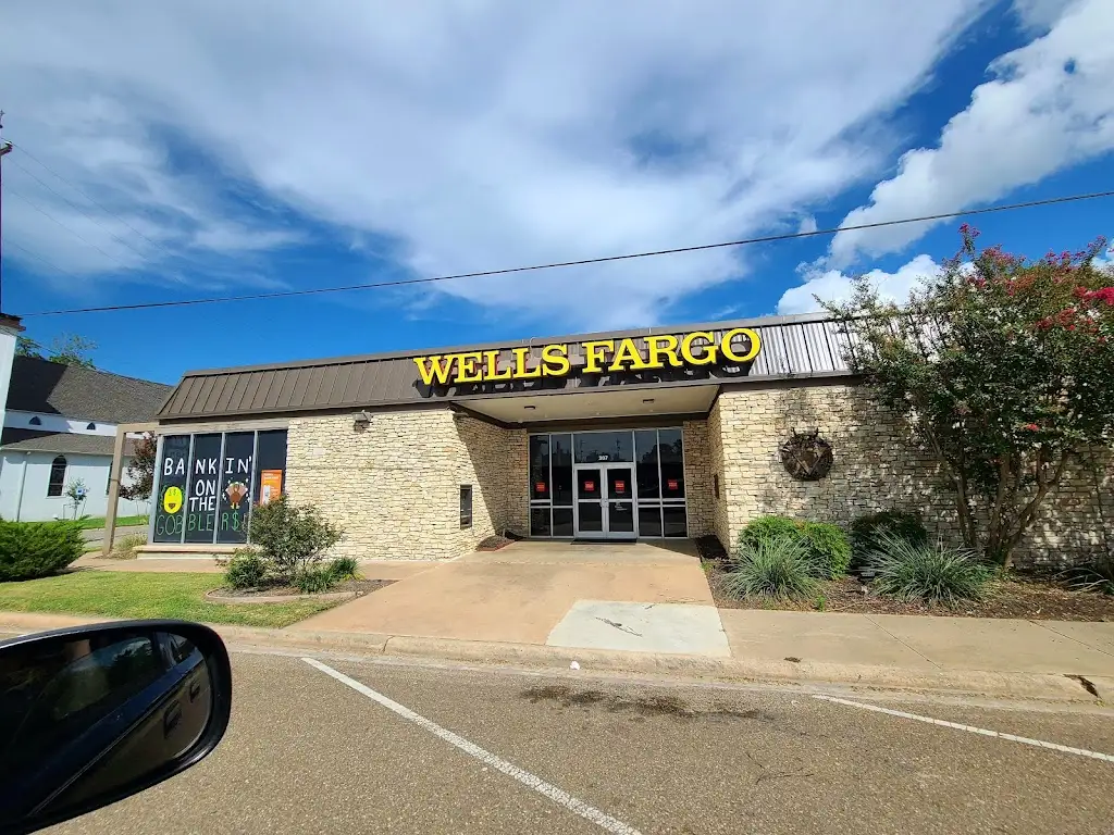 418B8254A43009LE 307 N Esplanade St Cuero TX 77954 USA Wells Fargo Bank