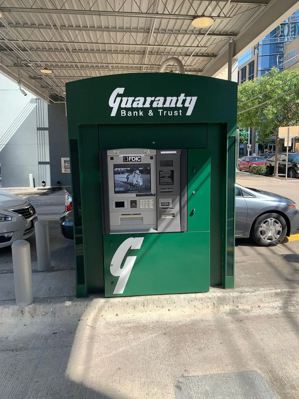 425Z4238T28042WK 601 W 5th St Austin TX 78701 USA Guaranty Bank Trust ATM