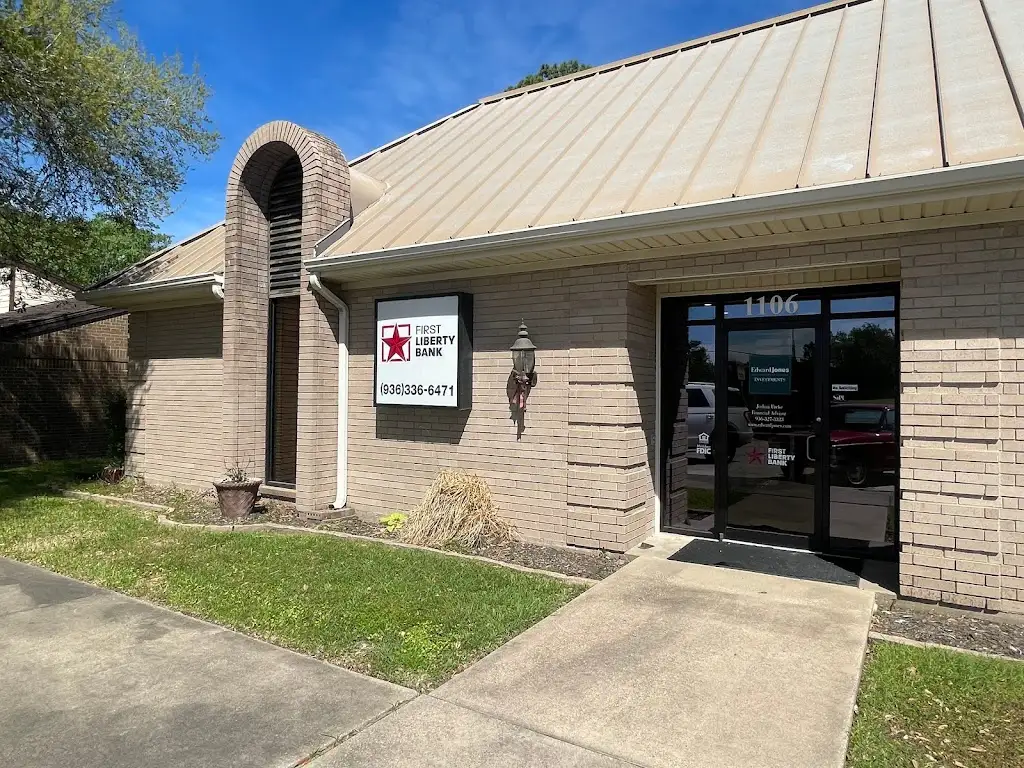 490S8340W47266NX 1106 W Church St Livingston TX 77351 USA First Liberty Bank Loan Production Office