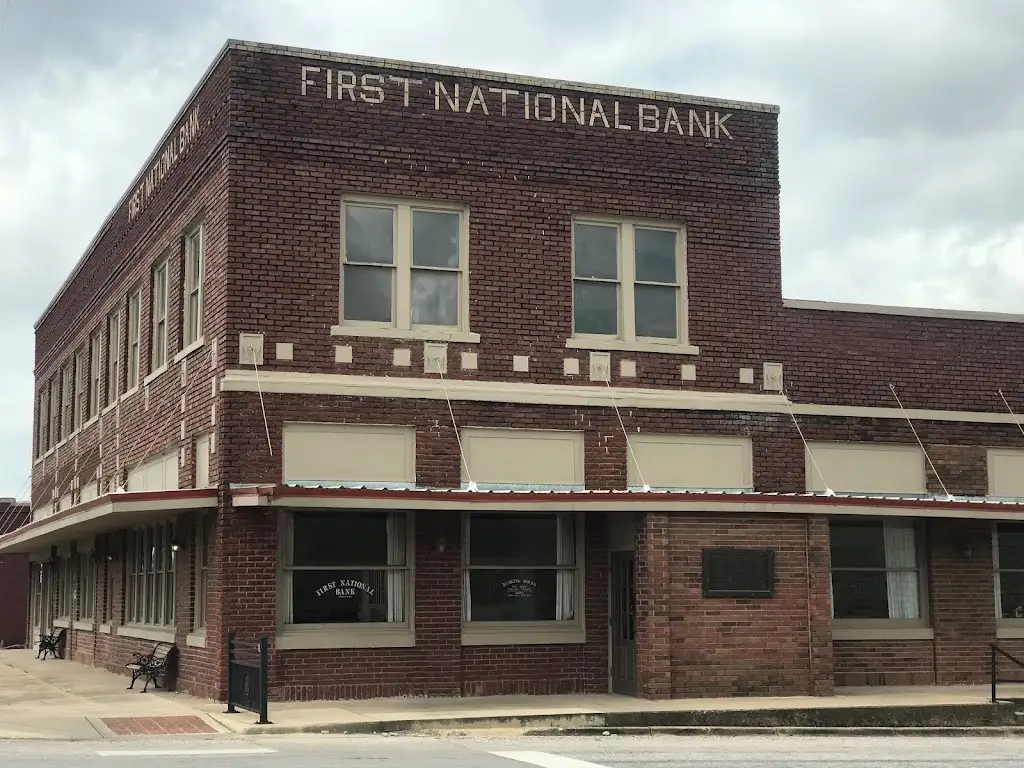 508O9105L56025YG 101 7th St Moody TX 76557 USA The First National Bank of Moody