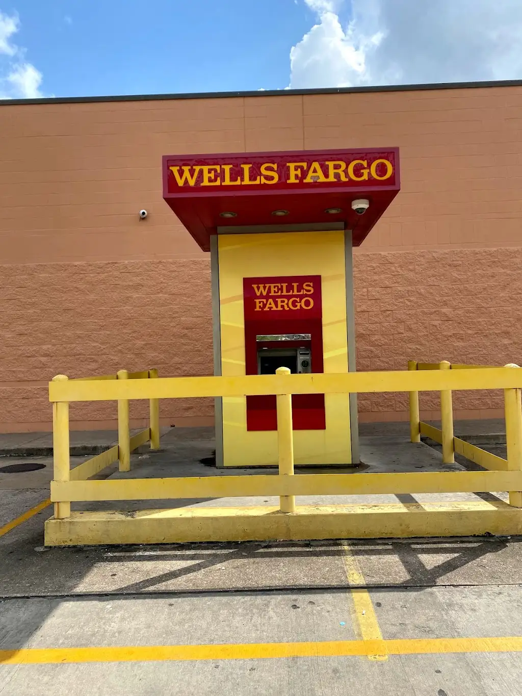 512Q1747J40249MG 8502 Main St Houston TX 77025 USA Wells Fargo ATM