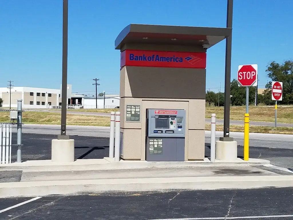 537F1320V39097FZ 605 NW Pkwy St Azle TX 76020 USA Bank of America ATM Drive thru