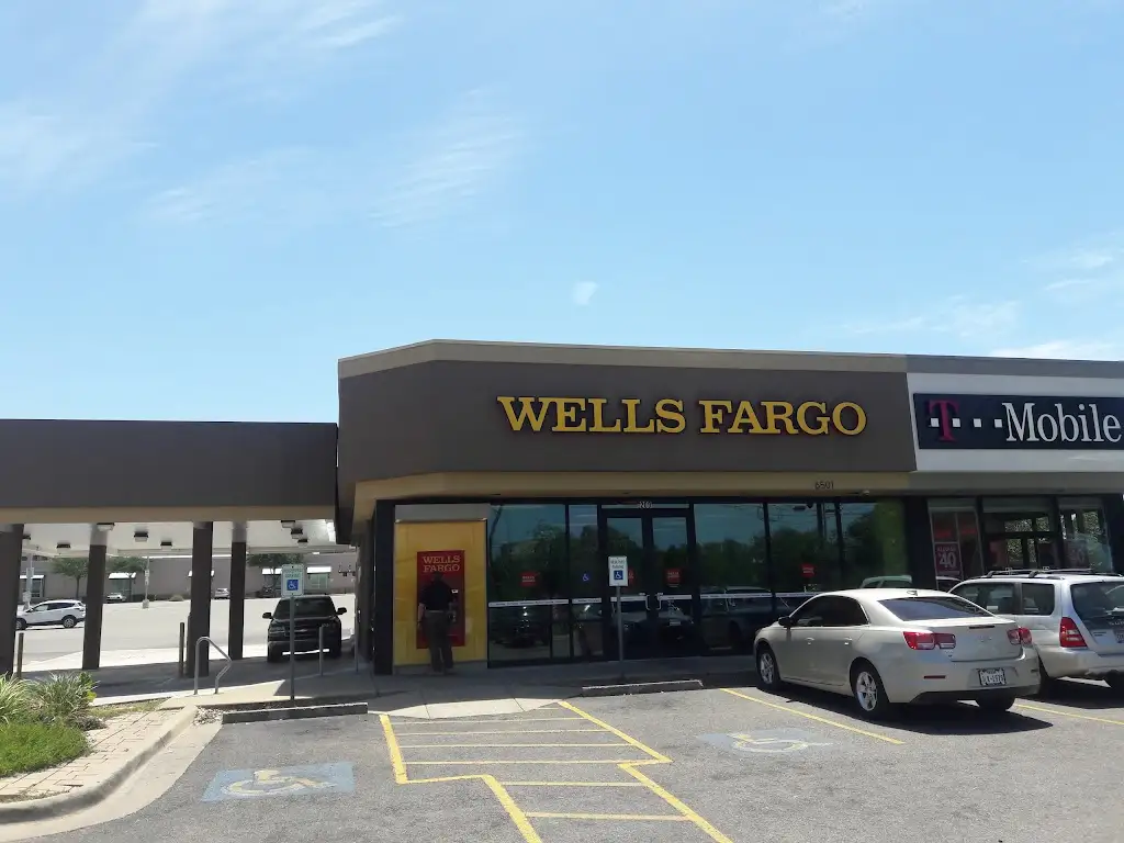 545Y2857O10510DZ 6501 Airport Blvd Austin TX 78752 USA Wells Fargo ATM