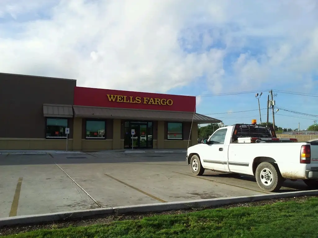 560C4570W59464YG 1128 E Main St Alice TX 78332 USA Wells Fargo Bank