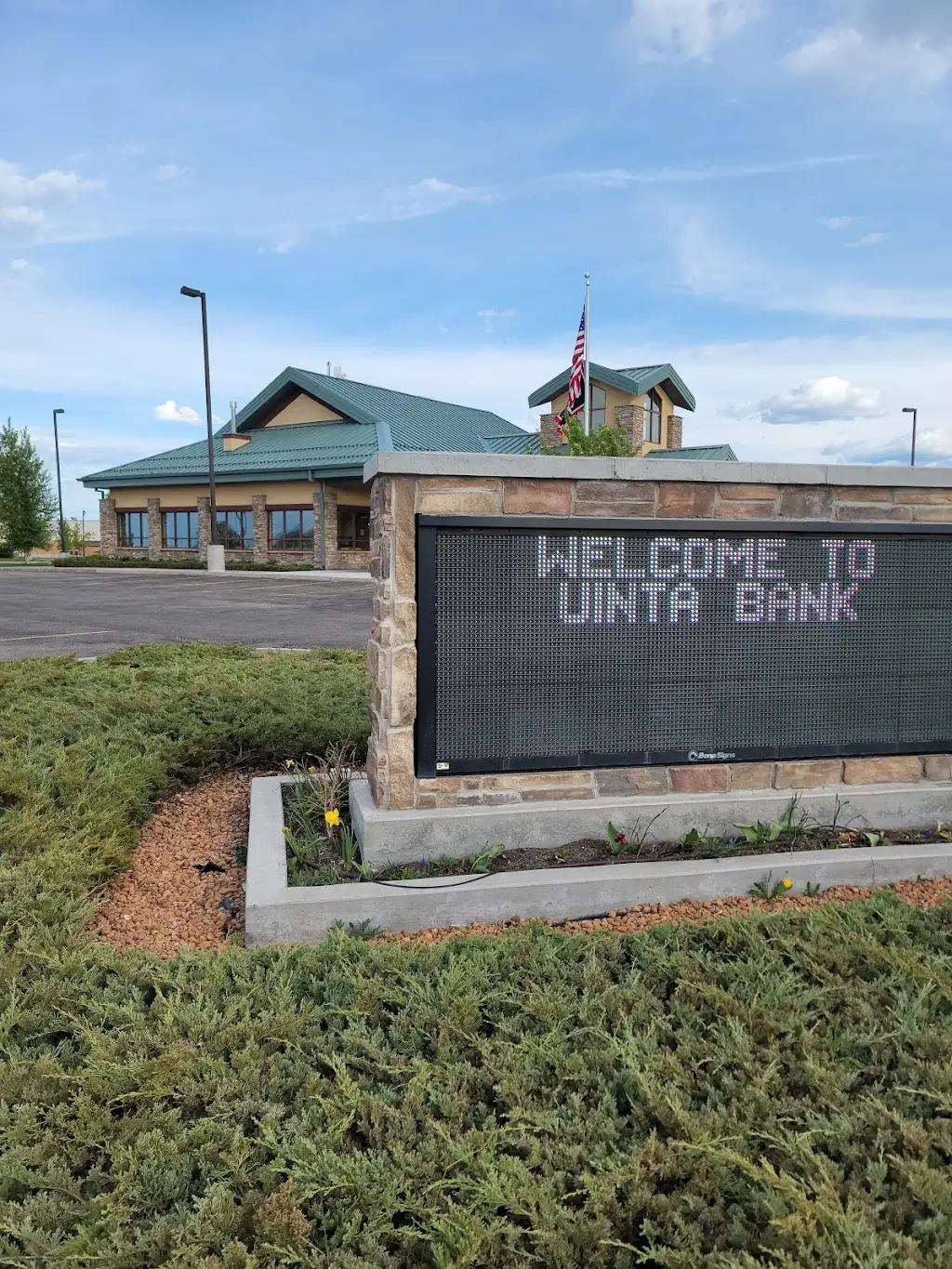 562Q8229O81411GA 695 Parkway Dr Mountain View WY 82939 USA Uinta Bank