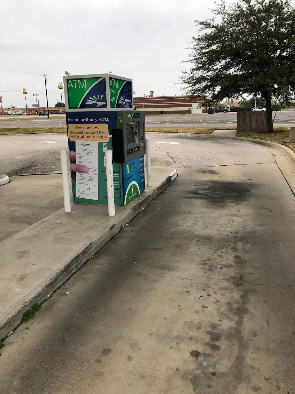 572A5937Y13493VH 800 E Main St Gatesville TX 76528 USA Extraco Banks Gatesville ATM