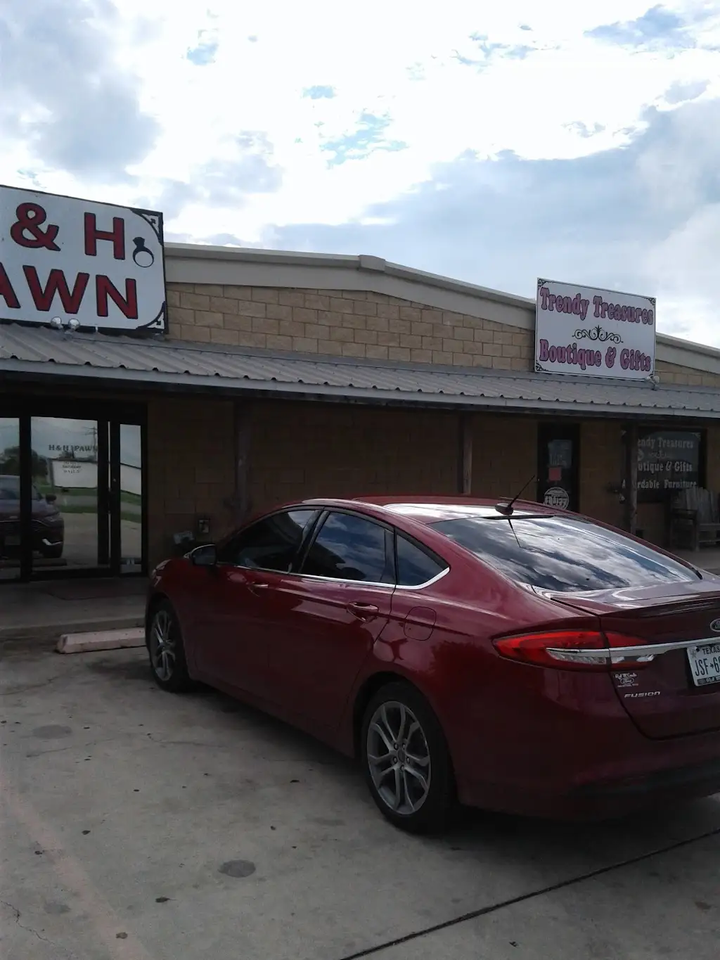 671L6638E67665EI 532 10th St Floresville TX 78114 USA H H Pawn