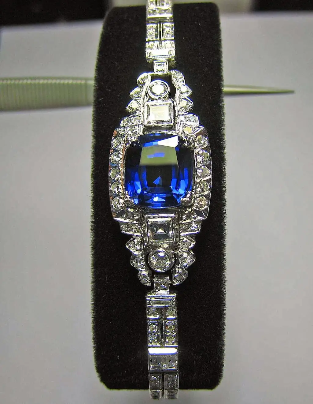 674L1098P99497PG 800 Central Expy Plano TX 75074 USA Barrons Estate Jewelers