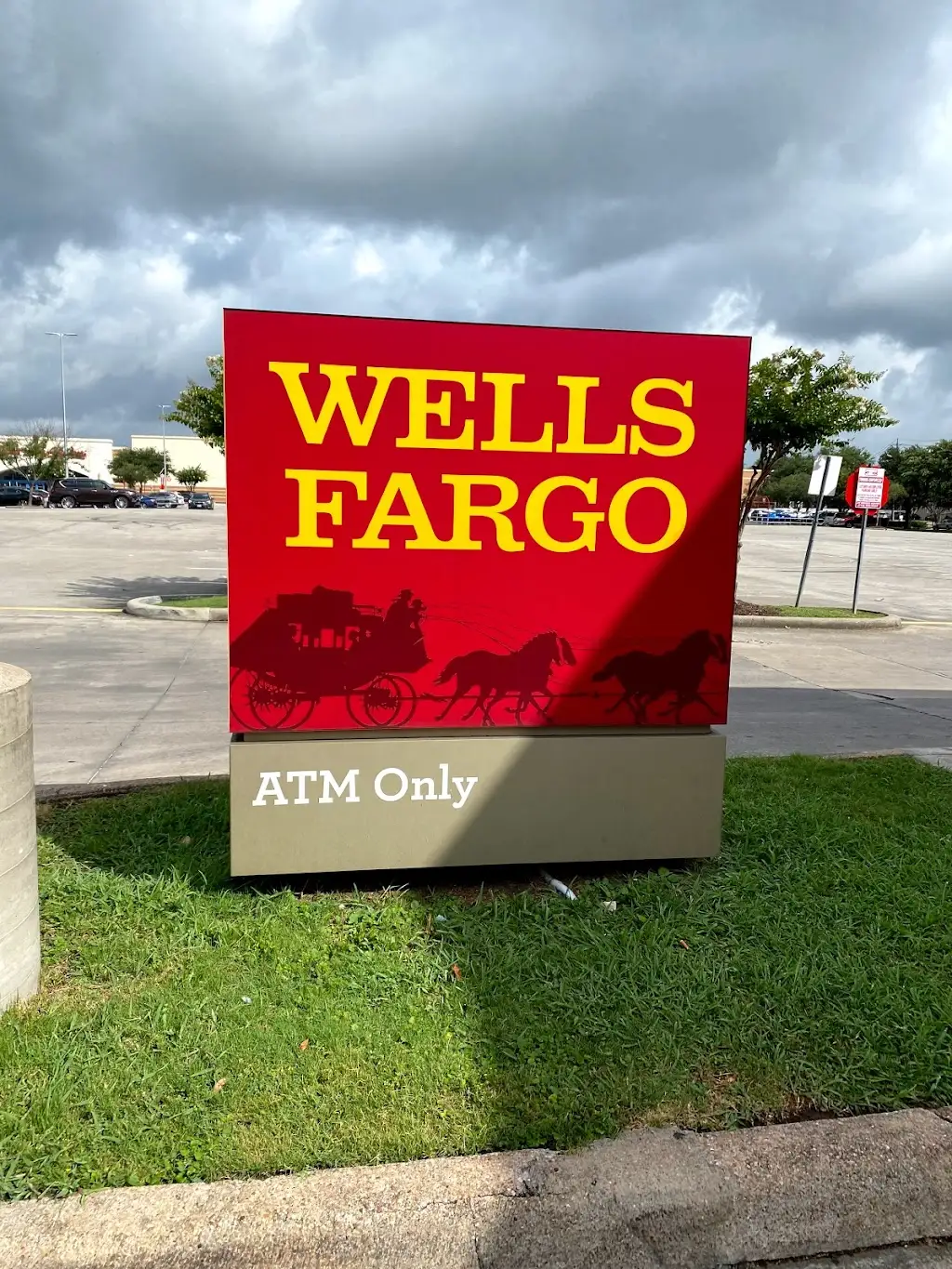 676V1675Q67924IZ 8502 Main St Houston TX 77025 USA Wells Fargo ATM