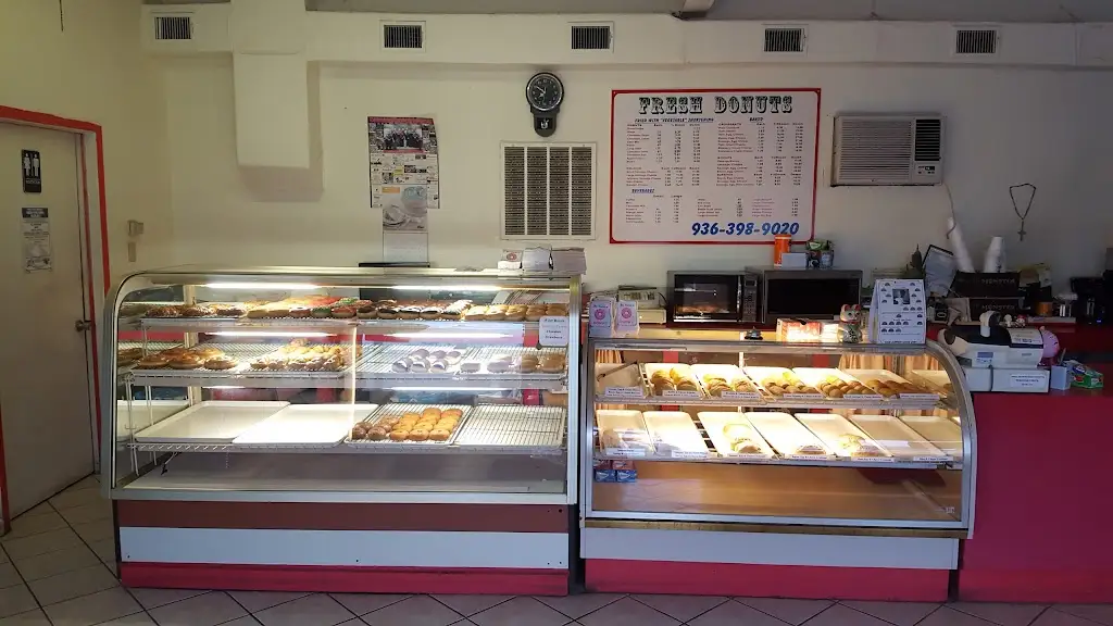 702T3702K41598NB 200 N Home St Corrigan TX 75939 USA Fresh Donuts