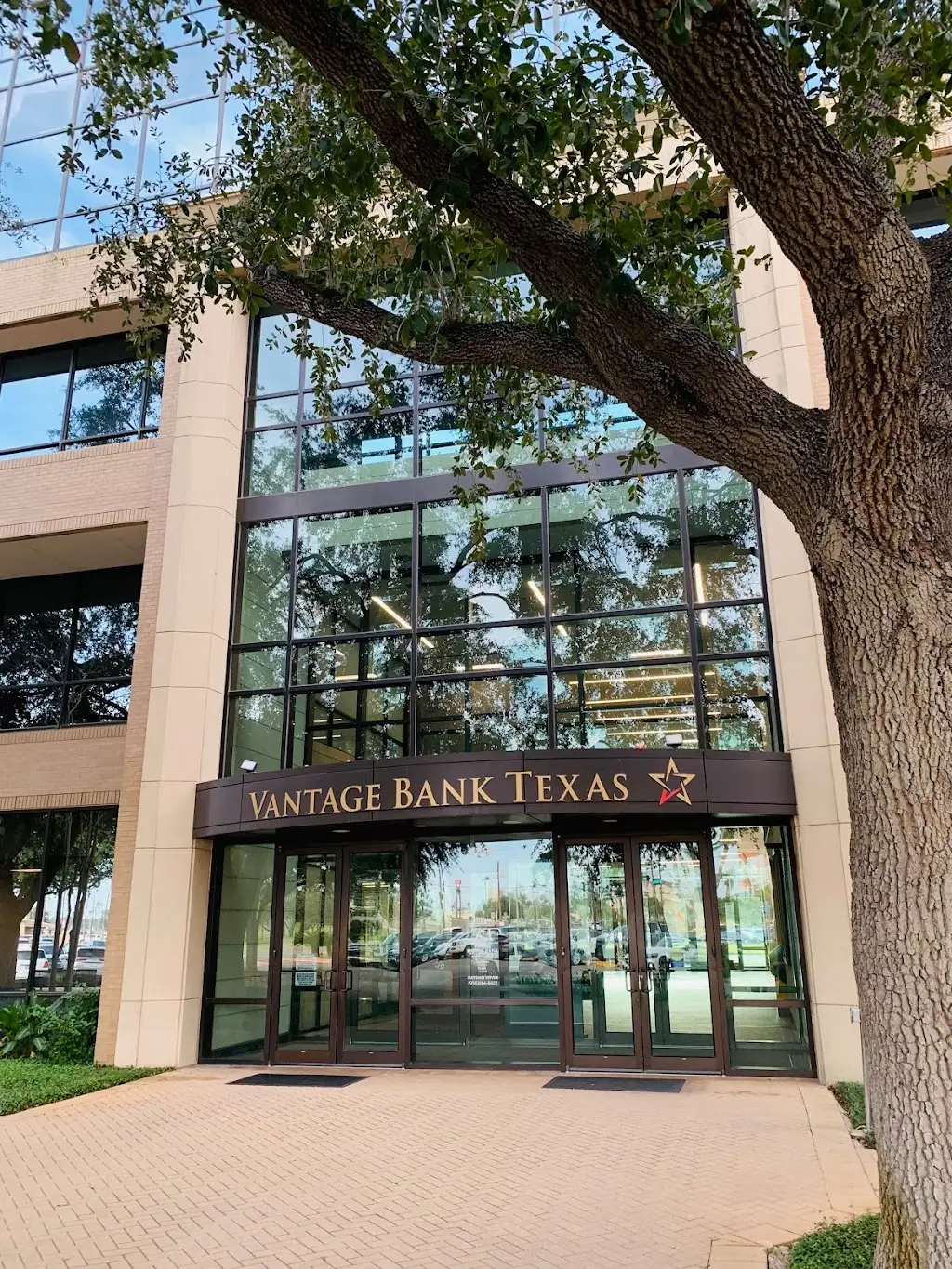 743W2132C15453HR 1801 S 2nd St McAllen TX 78503 USA Vantage Bank Texas