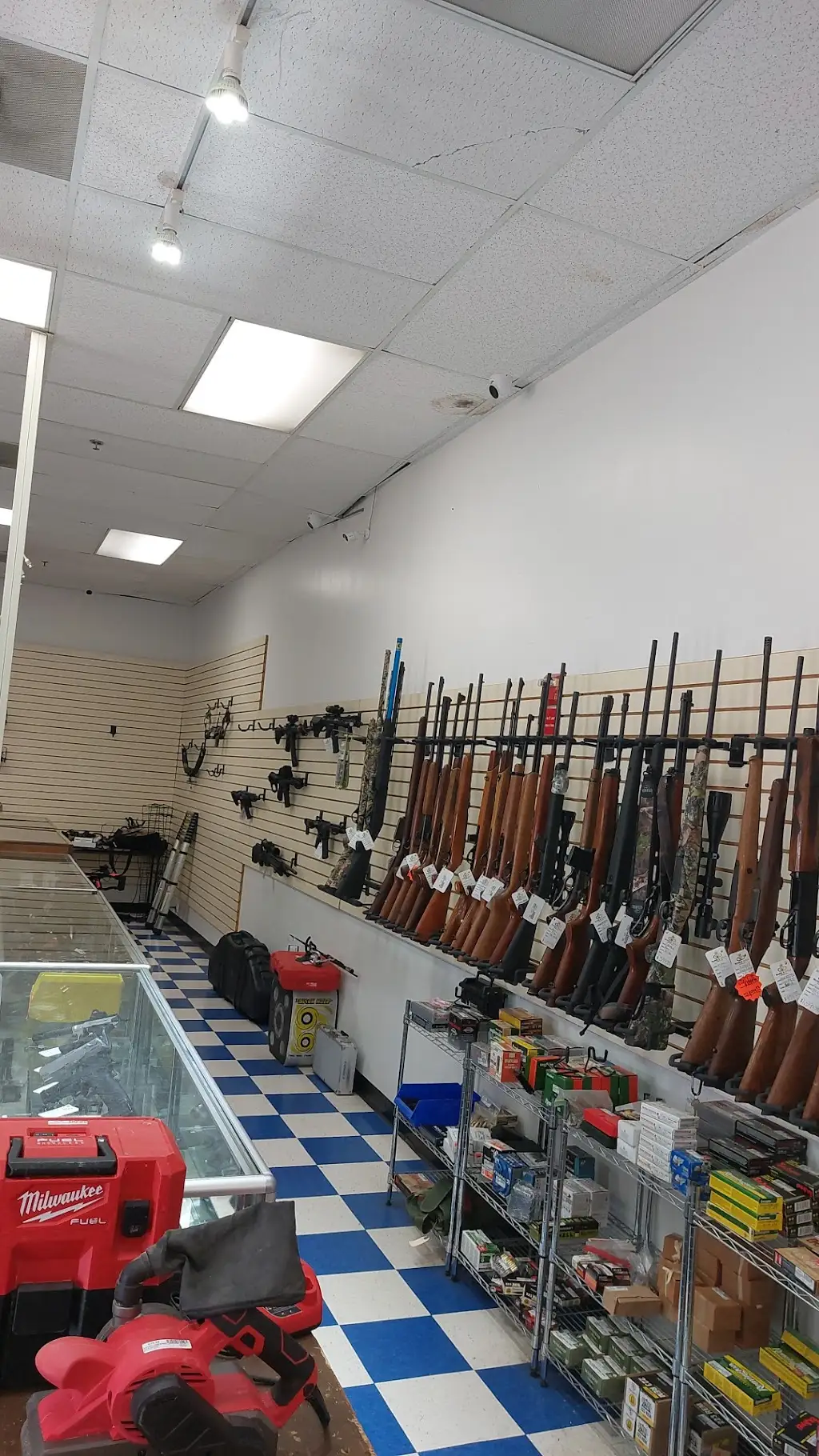 761W7300B18557QT 2701 W Pioneer Pkwy Dalworthington Gardens TX 76013 USA Guns Gold Pawn LLC