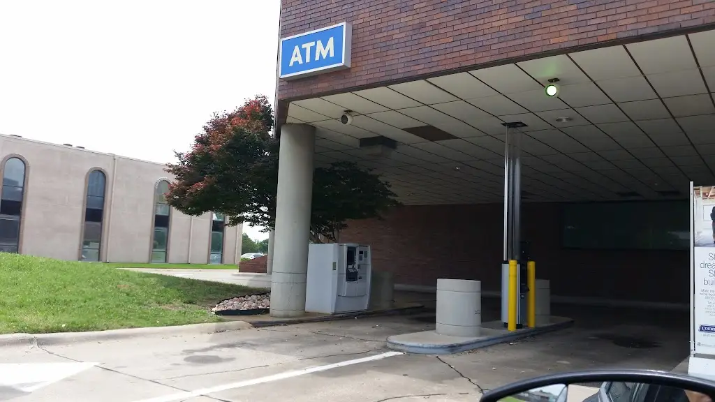 782M1392C26091GH 707 E Lamar Blvd Arlington TX 76011 USA Comerica Bank ATM