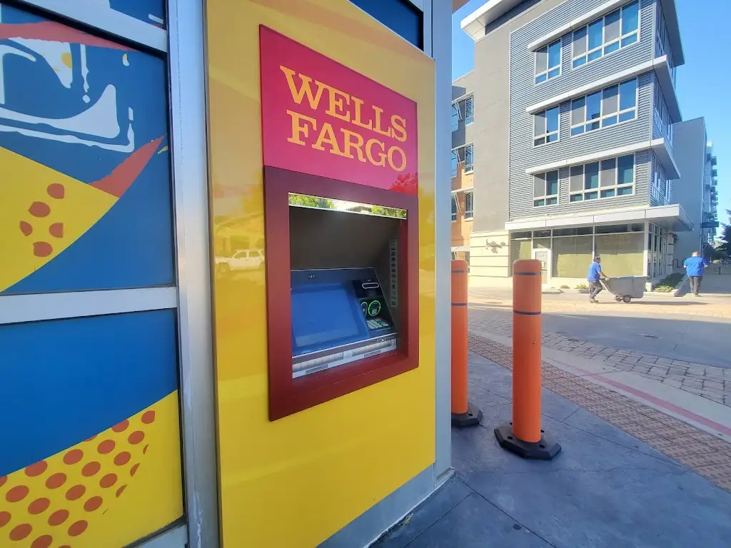 793R2045B49155ER 520 S Center St Arlington TX 76010 USA Wells Fargo ATM