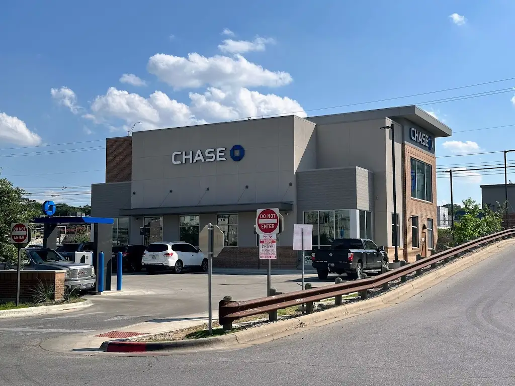 877K1067M72151NK 1920 E Riverside Dr Bldg C Austin TX 78741 USA Chase Bank