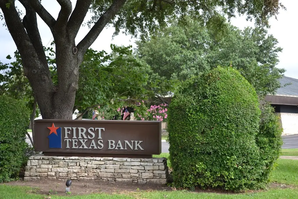 879H1514B58627VJ 300 E 1st Ave Belton TX 76513 USA First Texas Bank of Belton